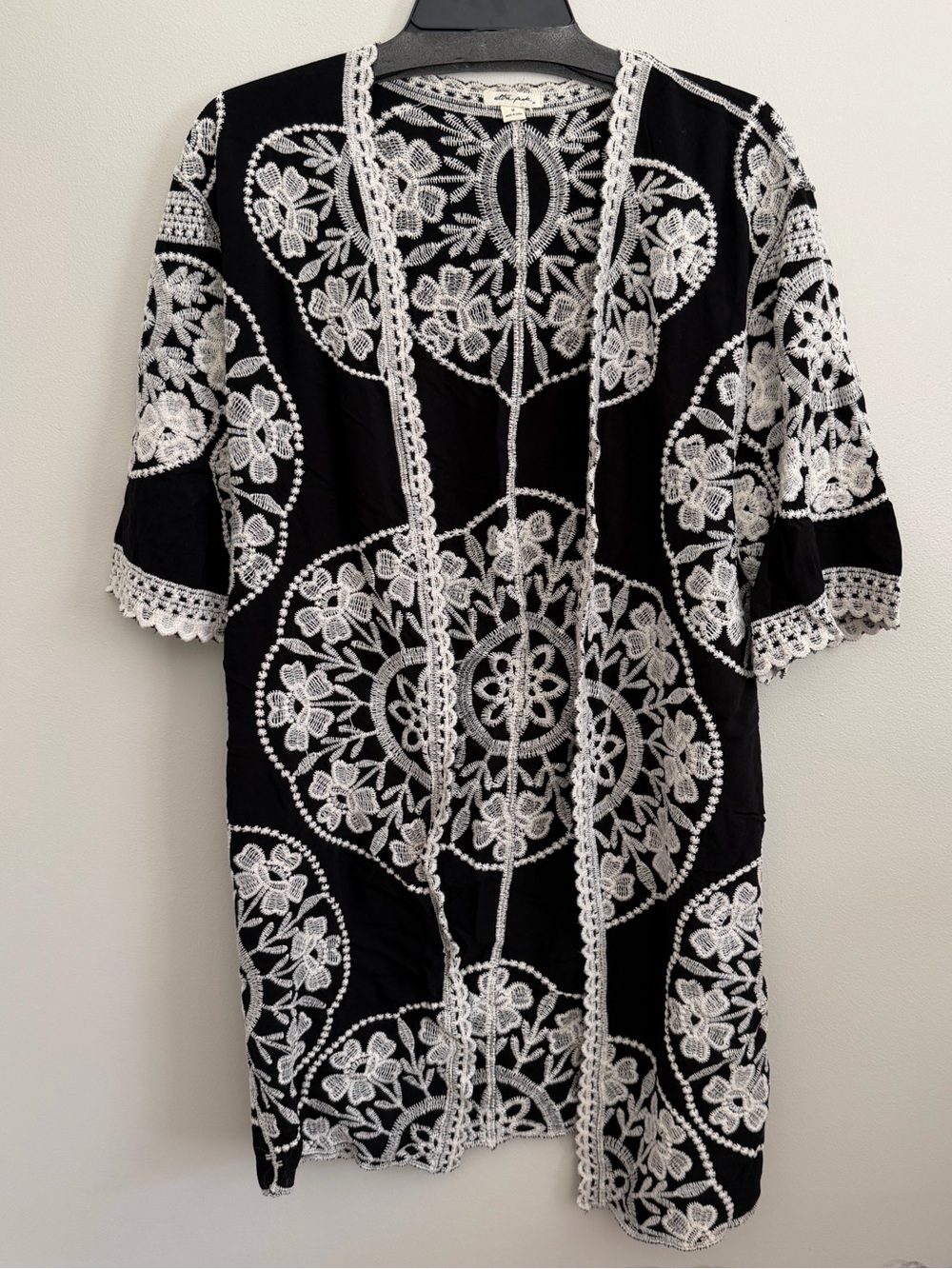 Ultra Pink Black & White Embroidered Open-Front Kimono Cardigan women’s Medium